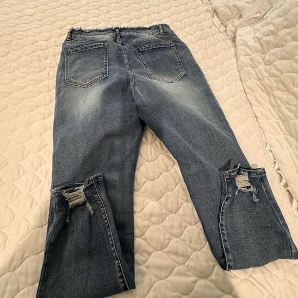 Curvy Jeans! Never worn but no tags - Picture 3 of 3
